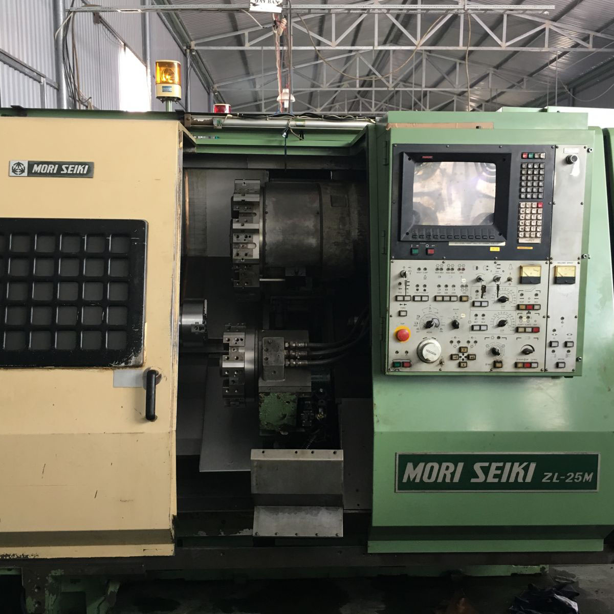 Máy tiện CNC Mori Seiki ZL-25 Điện Fanuc 11T